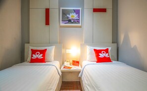 ห้องสแตนดาร์ดดับเบิลหรือทวิน | ตู้นิรภัยในห้องพัก, โต๊ะทำงาน, เตารีด/โต๊ะรีดผ้า, Wi-Fi ฟรี