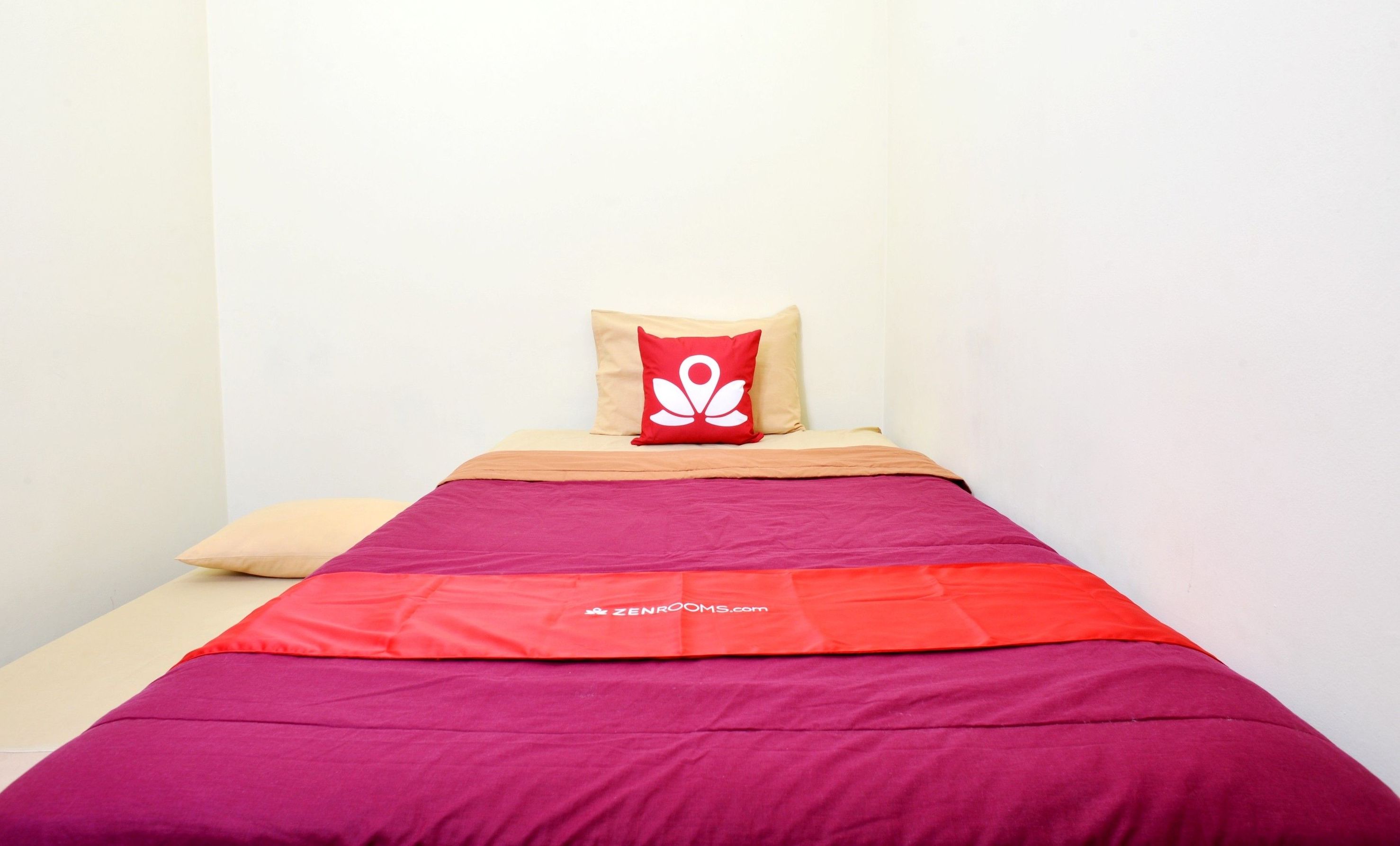 Kamar Twin Standar | Meja kerja, Wi-Fi gratis, dan seprai linen