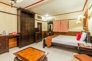 Desk, free WiFi - ZEN Rooms Kuta Dewi Sartika (Kuta)
