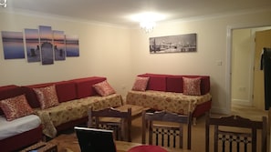 Appartement, 2 chambres | Coin séjour | Télévision à écran plat