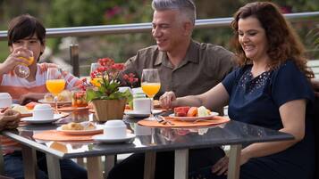 Free daily buffet breakfast