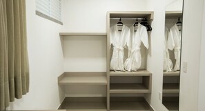 Executive Room, 1 Bedroom | Minibar, in-room safe, desk, blackout drapes - Liguori Hotel (Trindade)