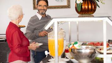 Free daily buffet breakfast