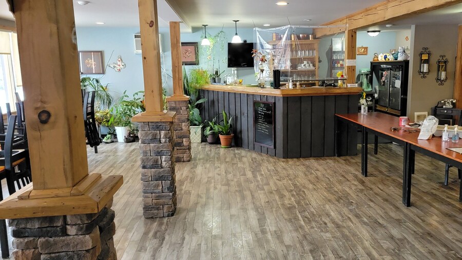 North Shore Wayside Inn