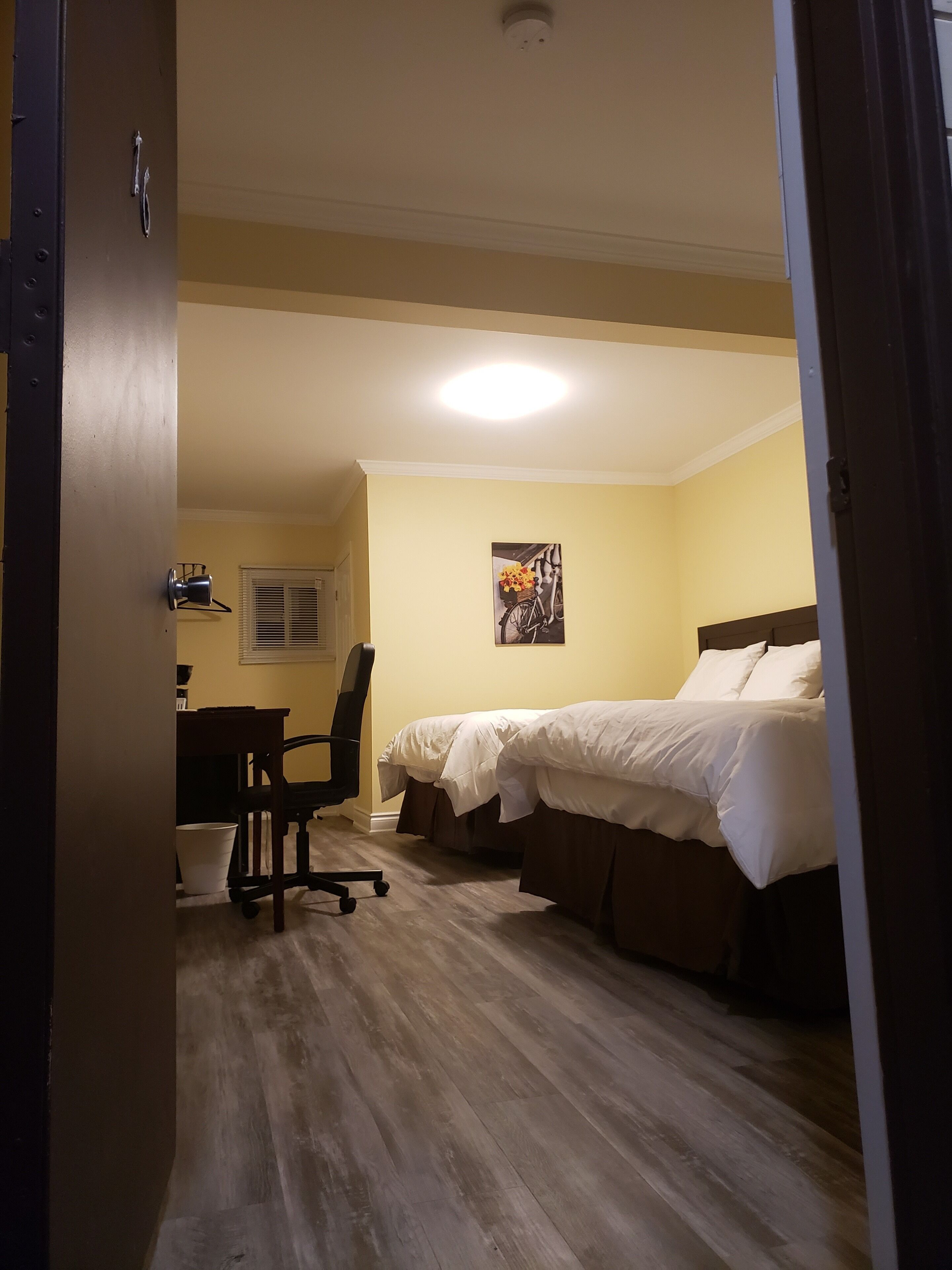 Bureau, Wi-Fi gratuit, draps fournis