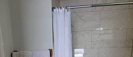 A bathroom with a toilet, sink, and bathtub.