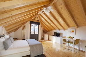 Loft, balcon, vue ville | 1 chambre, literie de qualité supérieure, chambres insonorisées