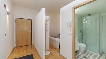 Estudio superior, balcón | Ropa de cama de alta calidad y sistema de insonorización