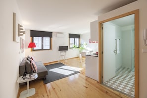 Studio Deluxe, vue ville | Salle de séjour | Télévision à écran plat