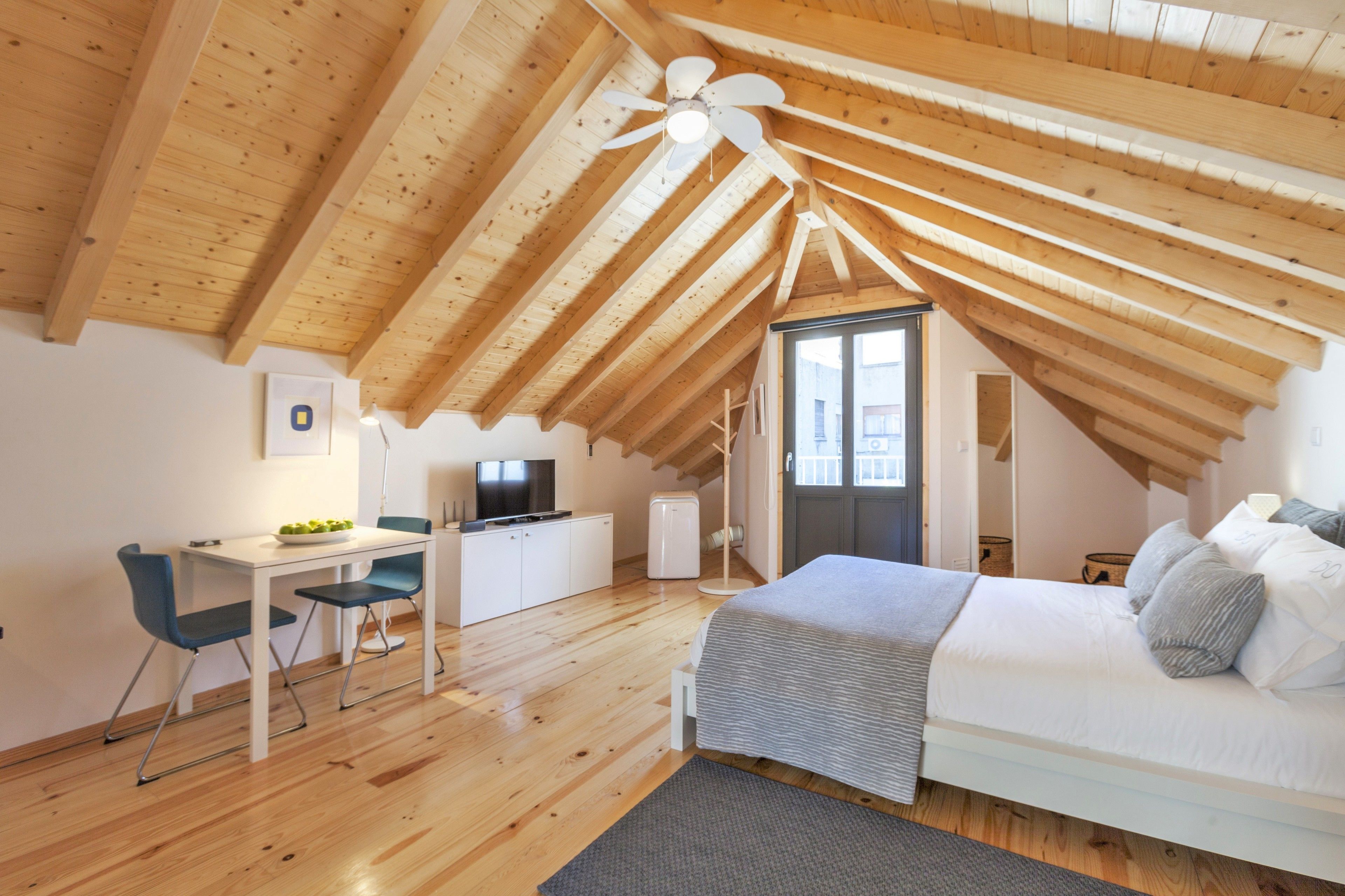 Loft, balcón | Ropa de cama de alta calidad y sistema de insonorización