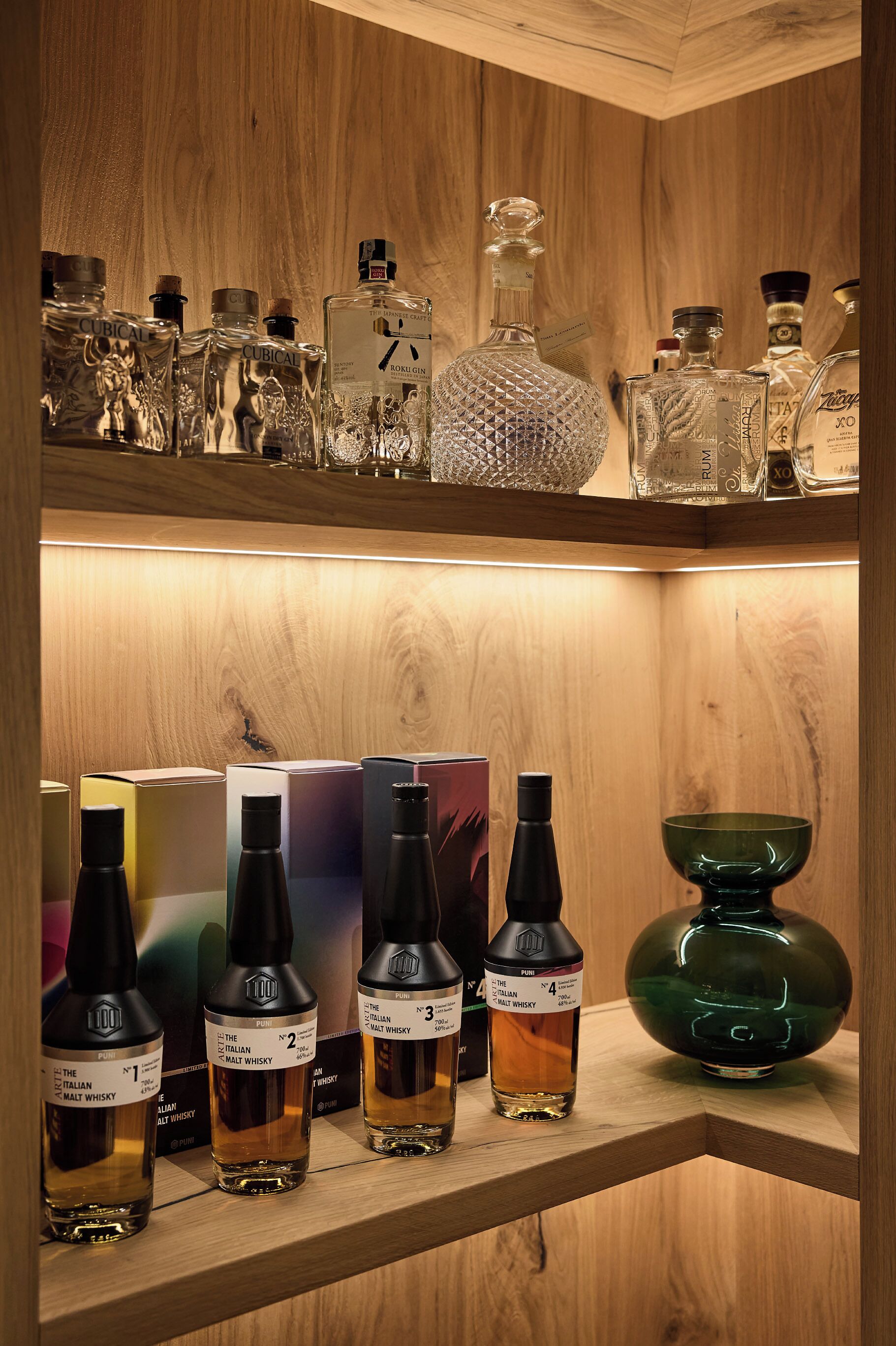 lunch and dinner served, international cuisine