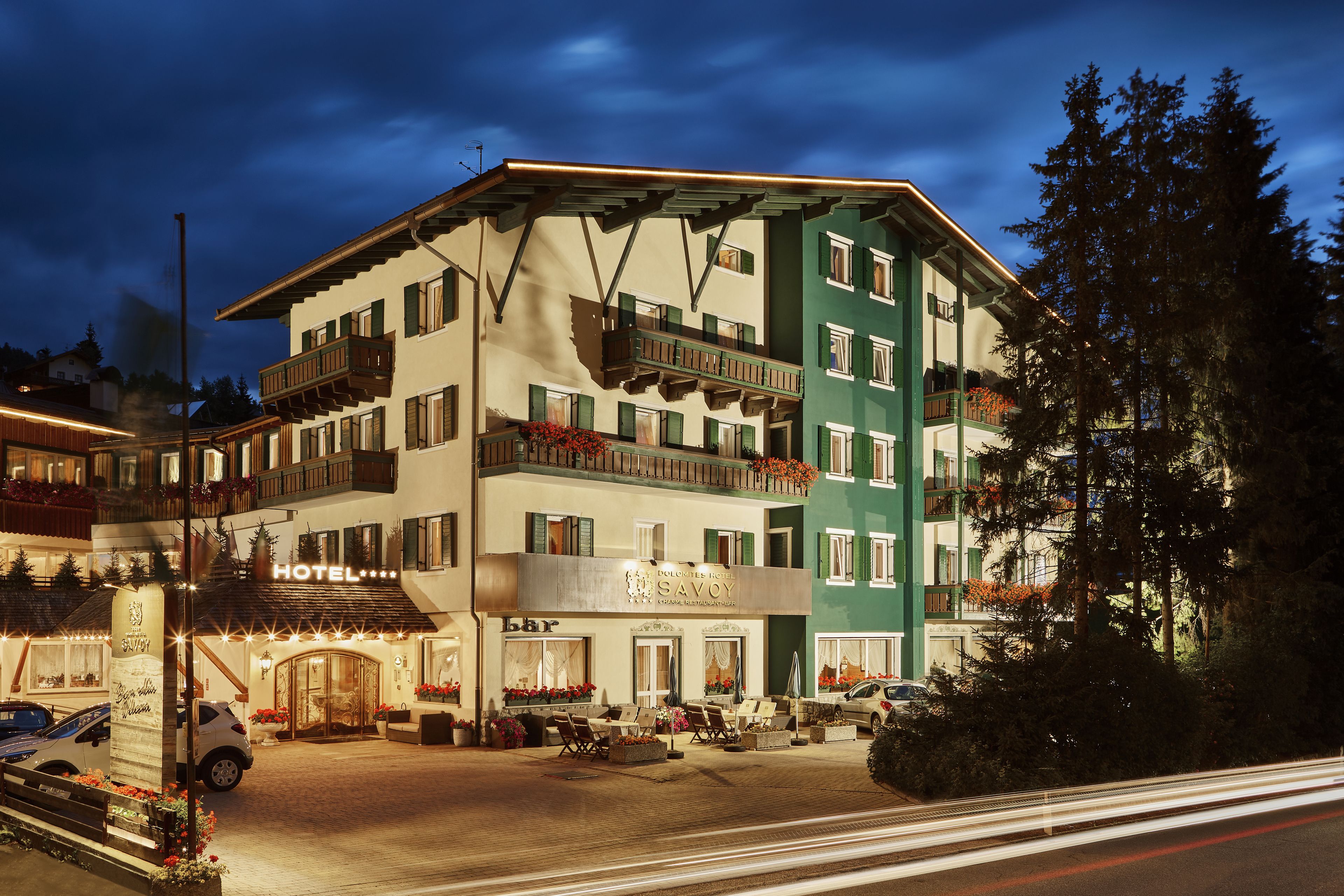 住宿正面 (夜晚)