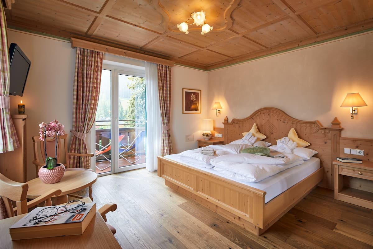 Tweepersoonskamer | Luxe beddengoed, donzen dekbedden, een minibar, een kluis op de kamer