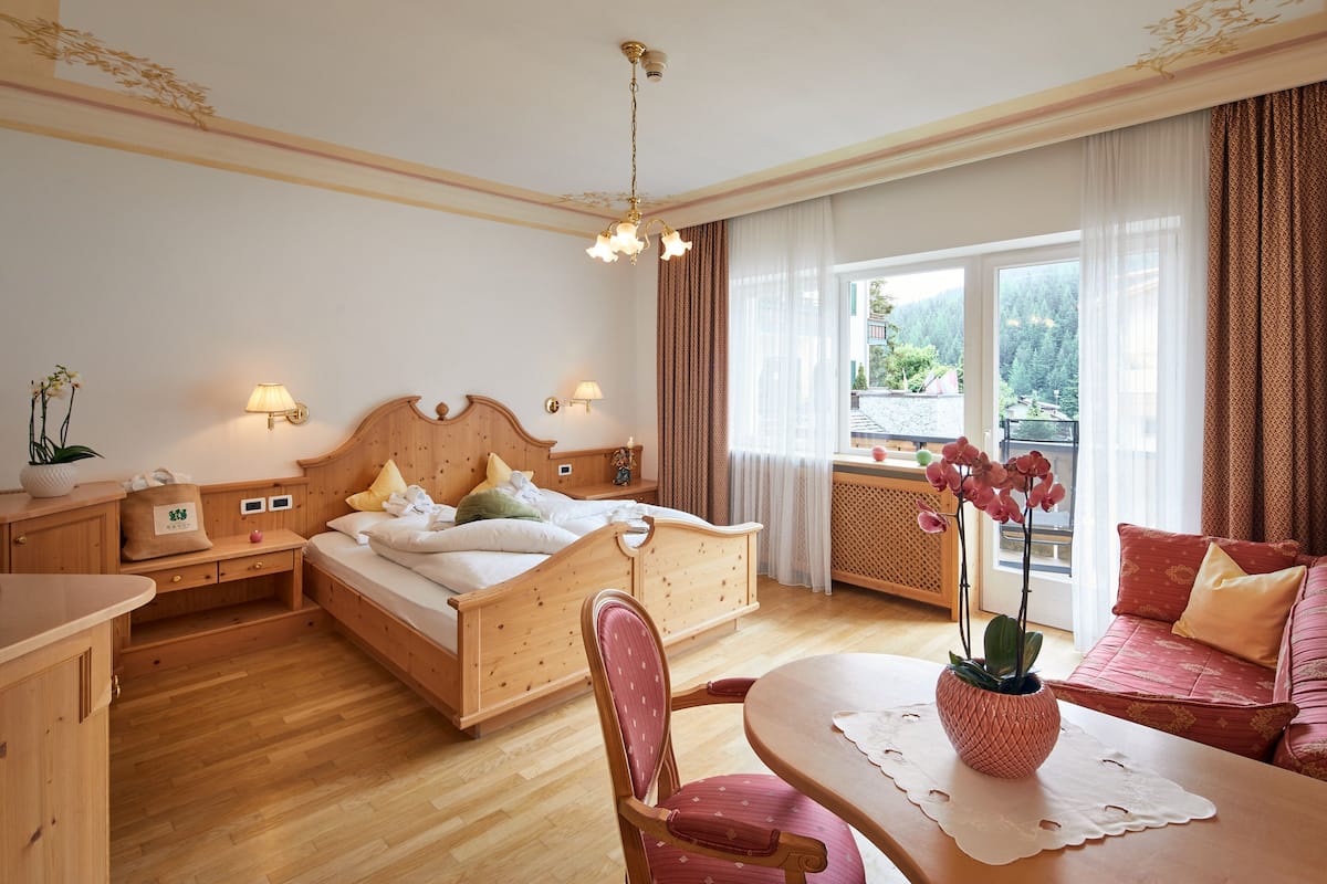 Superior tweepersoonskamer | Luxe beddengoed, donzen dekbedden, een minibar, een kluis op de kamer