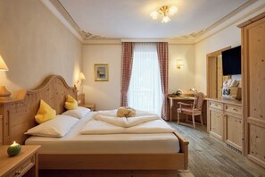 Tweepersoonskamer | Luxe beddengoed, donsdekens, een minibar, een kluis op de kamer