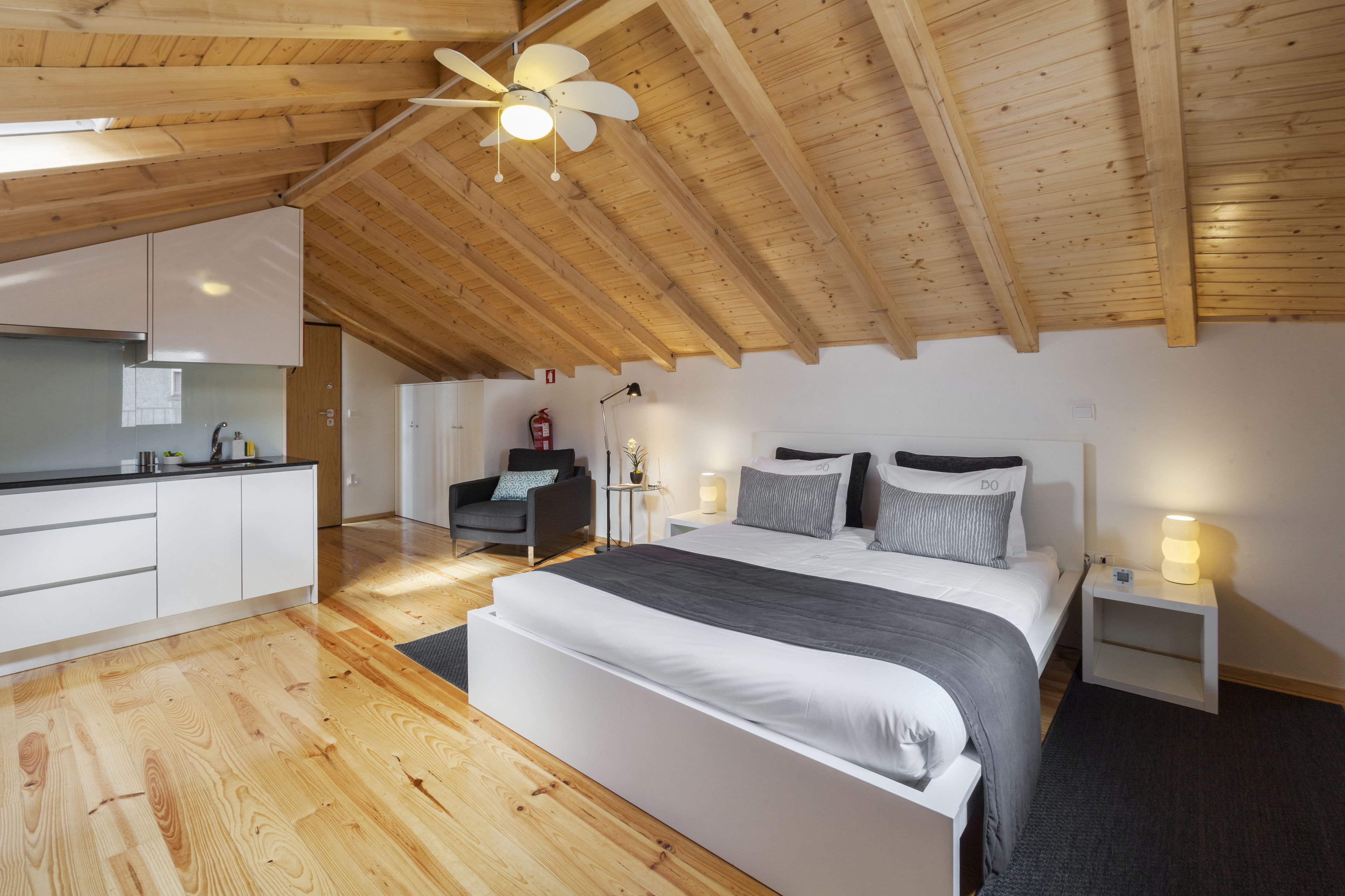 Loft, Balkon | Hochwertige Bettwaren, schallisolierte Zimmer, Bügeleisen/Bügelbrett