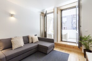 Studio Supérieur, balcon | Salle de séjour | Télévision à écran plat, films à la carte