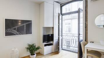 Standard Studio, City View | Room amenity