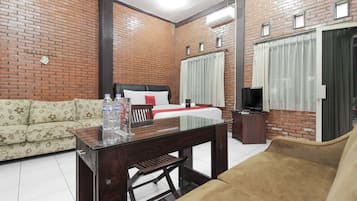 Double Room | Desk, blackout curtains, free WiFi