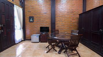 Double Room | Desk, blackout curtains, free WiFi