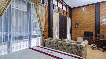 Double Room | Desk, blackout curtains, free WiFi