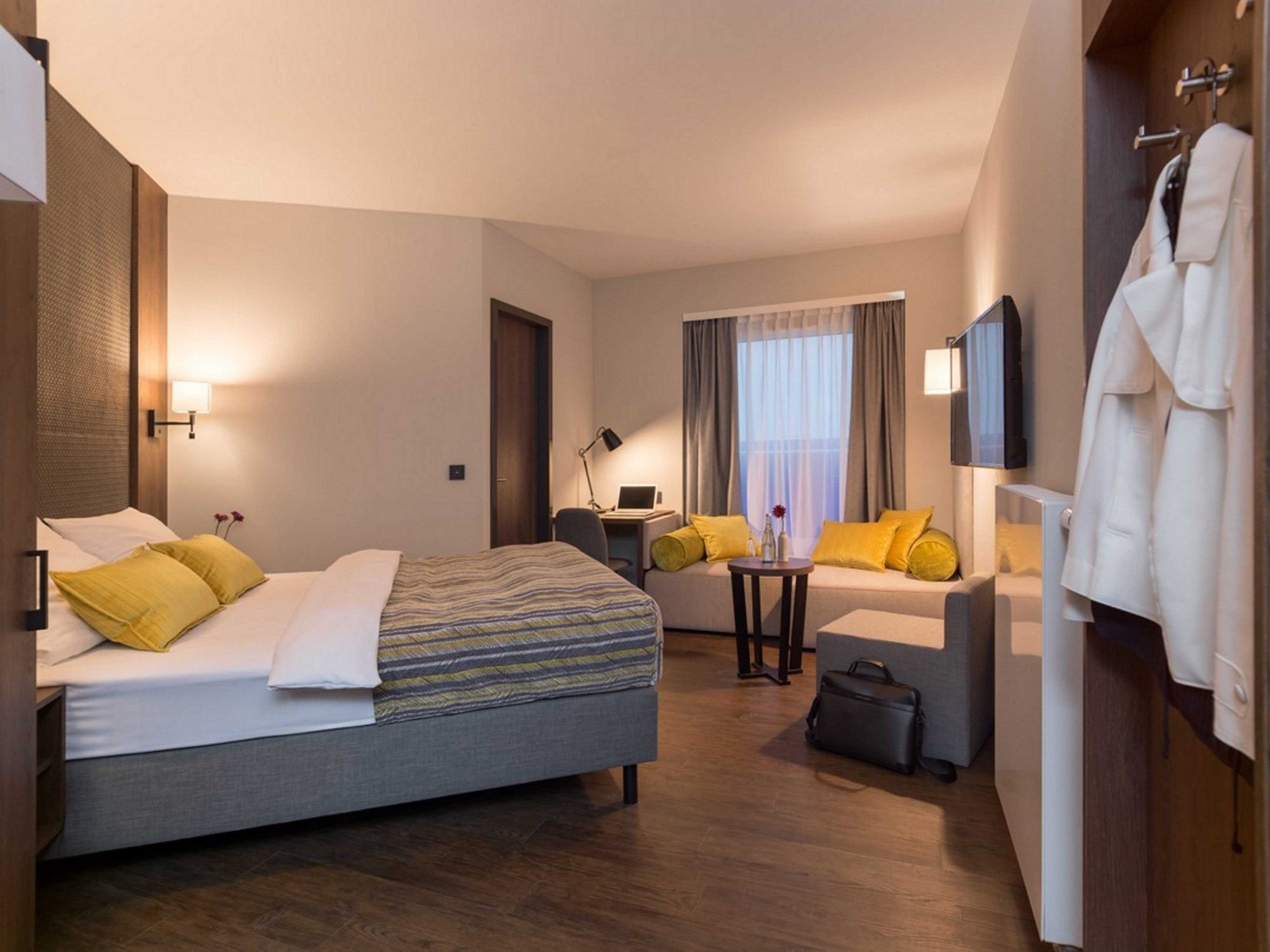 Hypo-allergenic bedding, desk, soundproofing, free WiFi