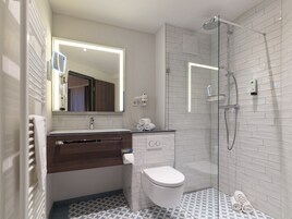Estudio | Baño | Ducha, artículos de higiene personal gratuitos y toallas