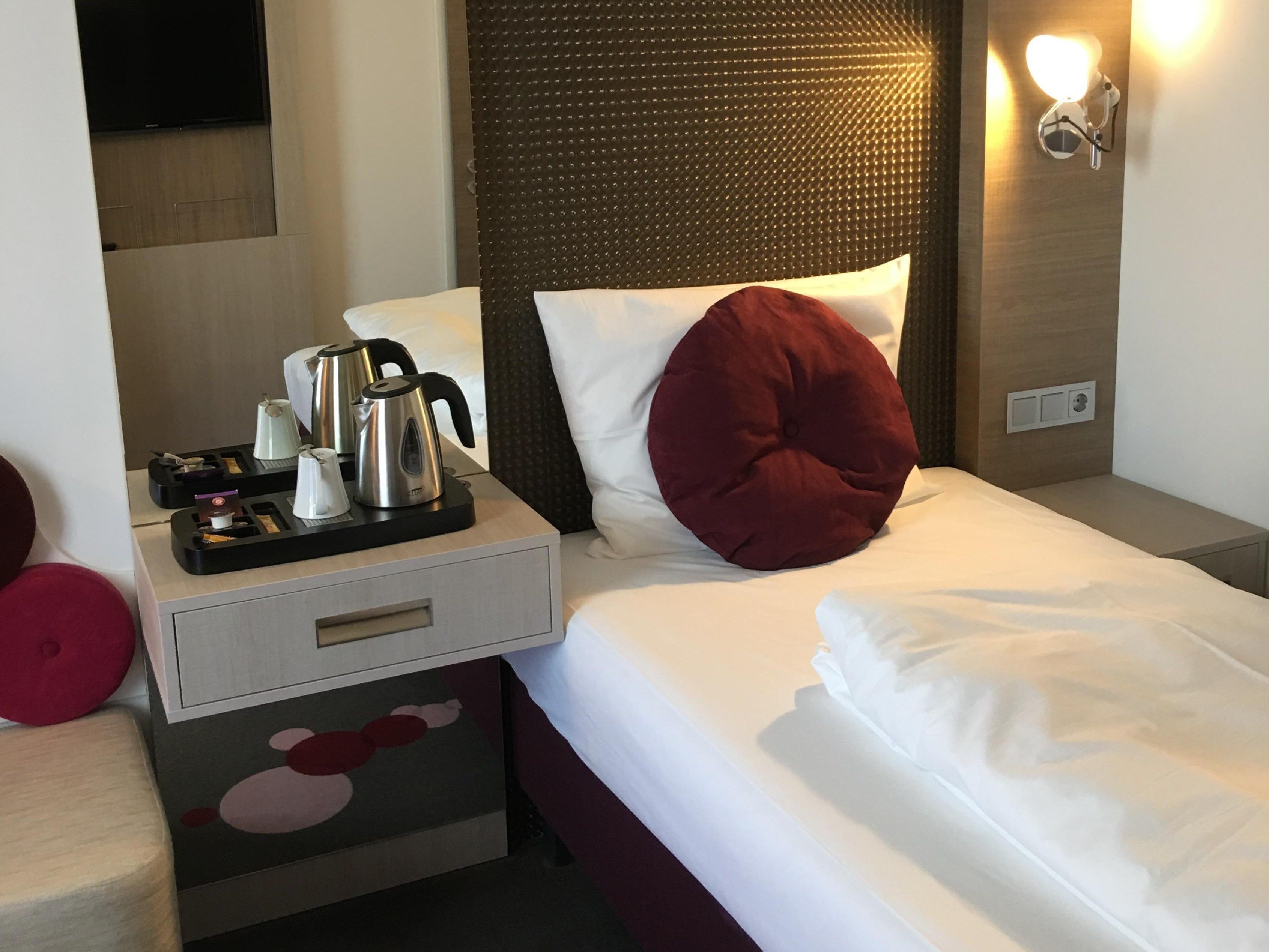 single room barrier-free | hypo-allergenic bedding, desk, soundproofing, free wifi