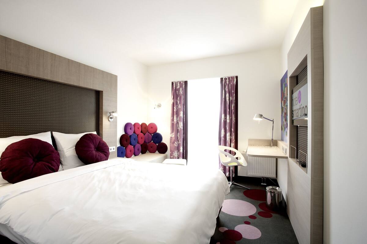 Hypo-allergenic bedding, desk, soundproofing, free WiFi