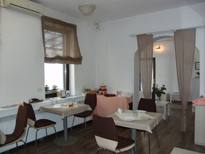 Free daily buffet breakfast  - Hotel Maksimir (Zagreb)