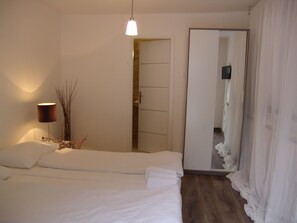 In-room safe, desk, free WiFi - Hotel Maksimir (Zagreb)