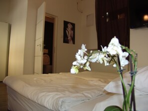 セーフティ�ボックス (室内)、デスク、WiFi (無料)