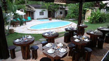 Café da manhã com buffet todos os dias mediante uma taxa