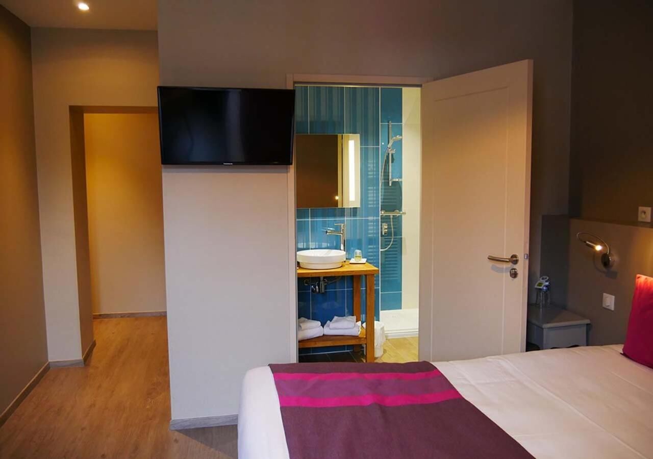 desk, soundproofing, iron/ironing board, free wifi