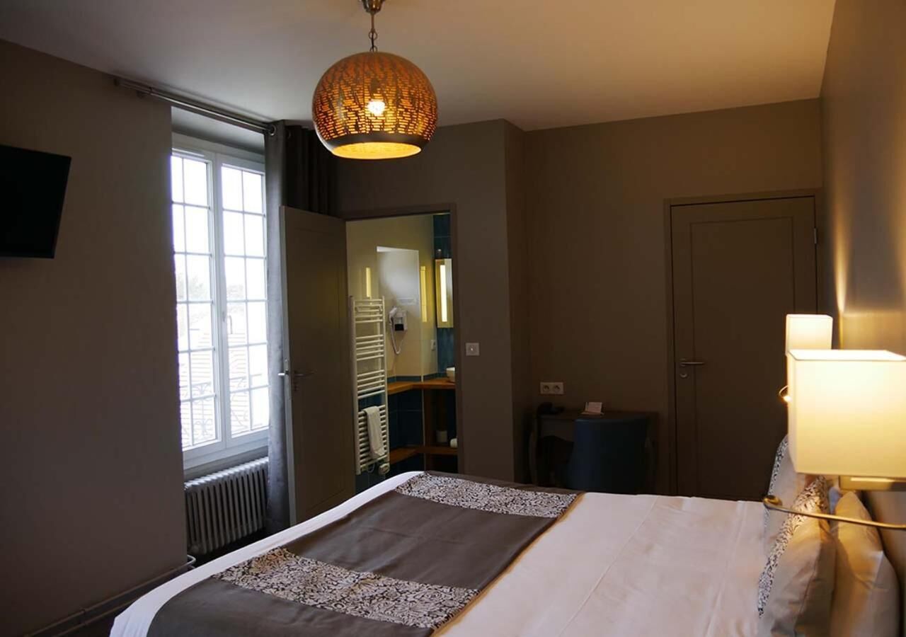 desk, soundproofing, iron/ironing board, free wifi