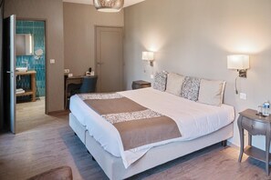 Desk, soundproofing, iron/ironing board, free WiFi - Auberge de l'Abbaye (Thiron-Gardais)