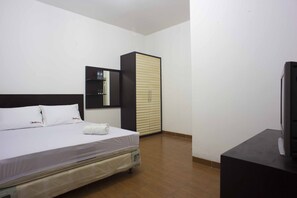 Reddoorz Room | โต๊ะทำงาน, Wi-Fi ฟรี