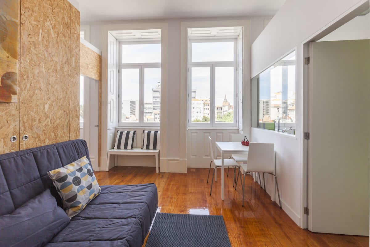 Apartamento standard, 1 quarto | Sala de estar | TV de tela plana