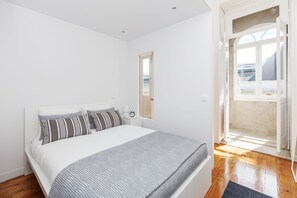 Premium Apartment, City View | Premium bedding, soundproofing, iron/ironing board, cribs/infant beds