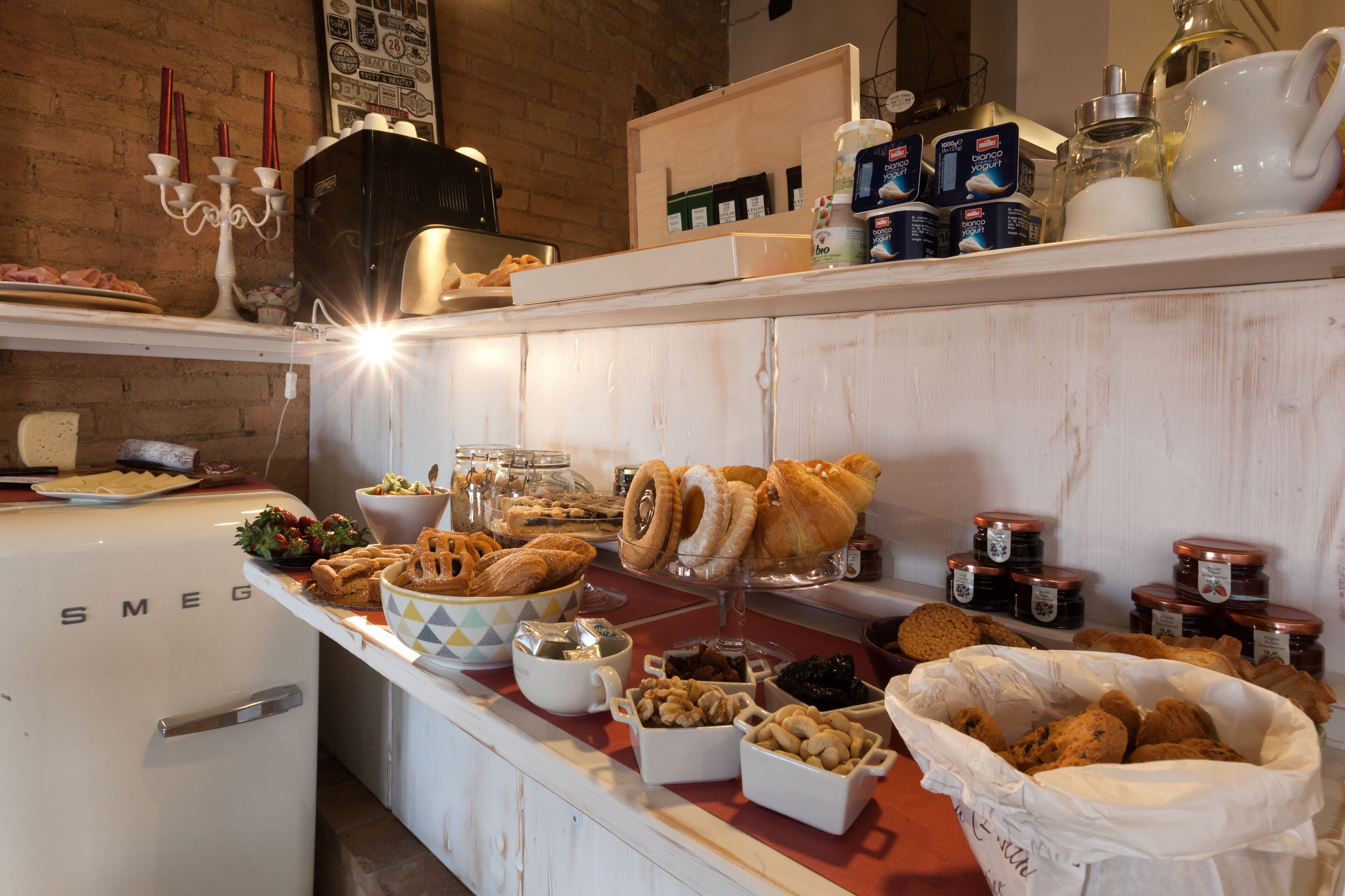 包含每日自助早餐