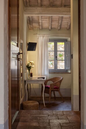 Standard Double Room (Gli Orti) | Desk, soundproofing, free WiFi, bed sheets - B&B Le Scalette di Piazza (Montalcino)