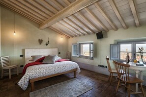 Habitación estándar doble (La Piazza) | Escritorio, sistema de insonorización, wifi gratis y ropa de cama