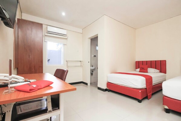 Standard Twin Room, 2 Twin Beds | Desk, blackout drapes, free WiFi