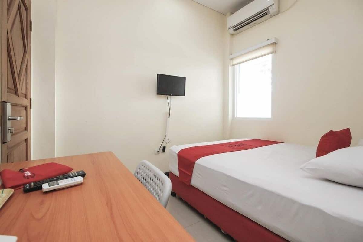Escritorio, cortinas opacas, wifi gratis
