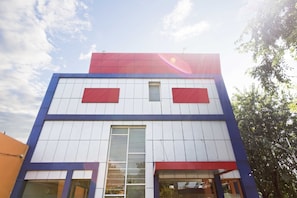 Front of property - RedDoorz Plus @ Jalan Pemuda Jakarta (Jakarta)