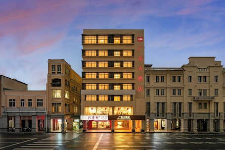 Exterior. Guang Dong Hotel