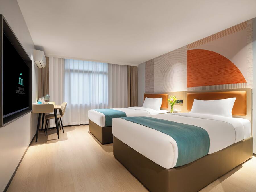 Habitación Deluxe | Escritorio, cortinas opacas, wifi gratis y ropa de cama