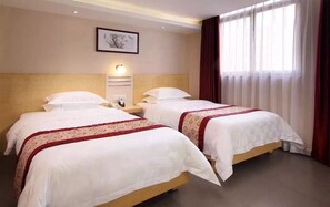 Deluxe Twin Room | Desk, blackout curtains, free WiFi, bed sheets - Guang Dong Hotel (Guangzhou)