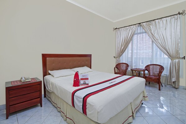 Double Room | Minibar, desk, blackout drapes, free WiFi