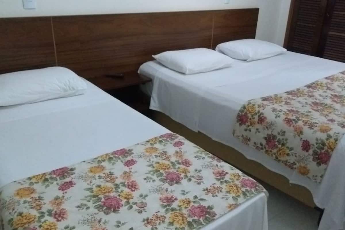 Minibar y ropa de cama 
